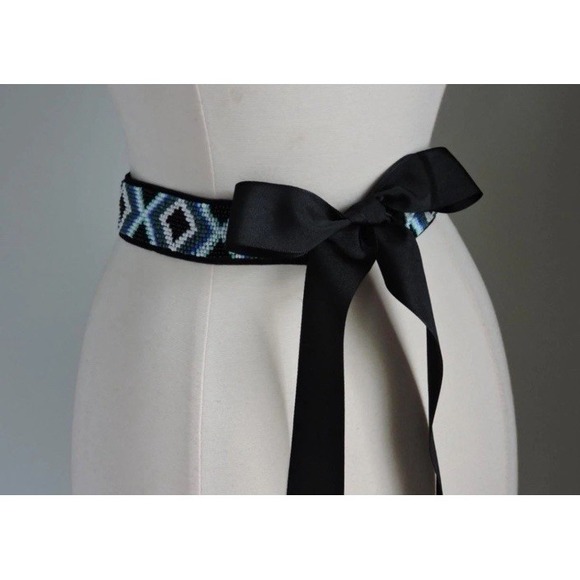 WHITE HOUSE BLACK MARKET Blue Black Green Glass Beaded Tie Belt M/L - Picture 7 of 7